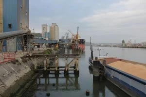 Латвія: транзит зерна РФ подорожчає для допомоги Україні
